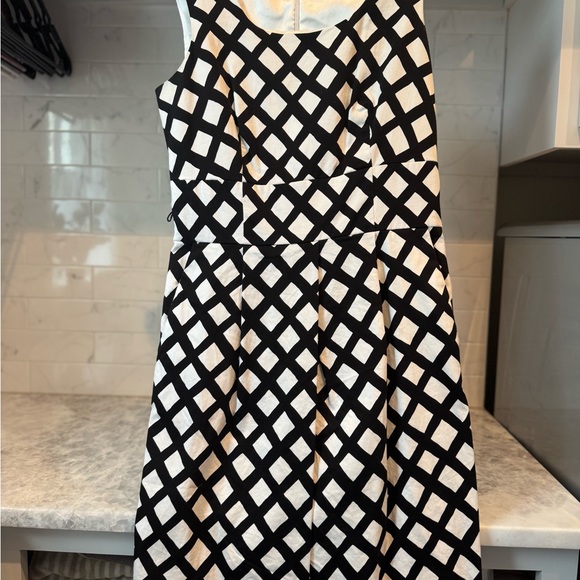 White House Black Market Dresses & Skirts - Black and White Geometric Dress White House black market pockets